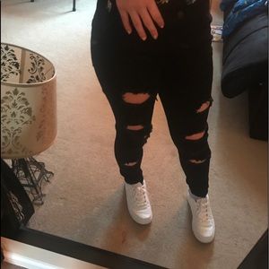 trendy black ripped skinny jeans